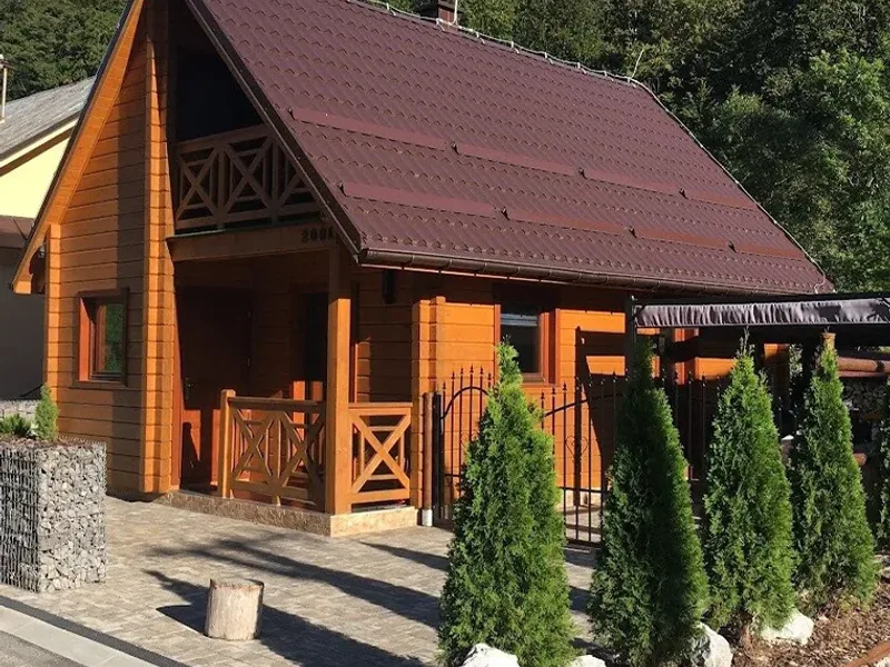 Zrekonštruované chaty v lokalite Gápel, Valaská Belá